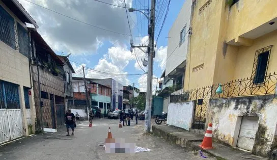Homem é morto com pelo menos 17 tiros em Salvador; polícia apura se vítima foi alvo de traficantes  