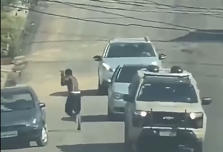 Homem atira contra policiais militares e foge para &aacute;rea de mata em Buerarema. Foto: Reprodu&ccedil;&atilde;o Redes Sociais