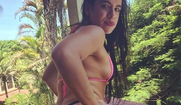 Atriz pornô esfaqueada por amiga morre após ficar três meses  internada