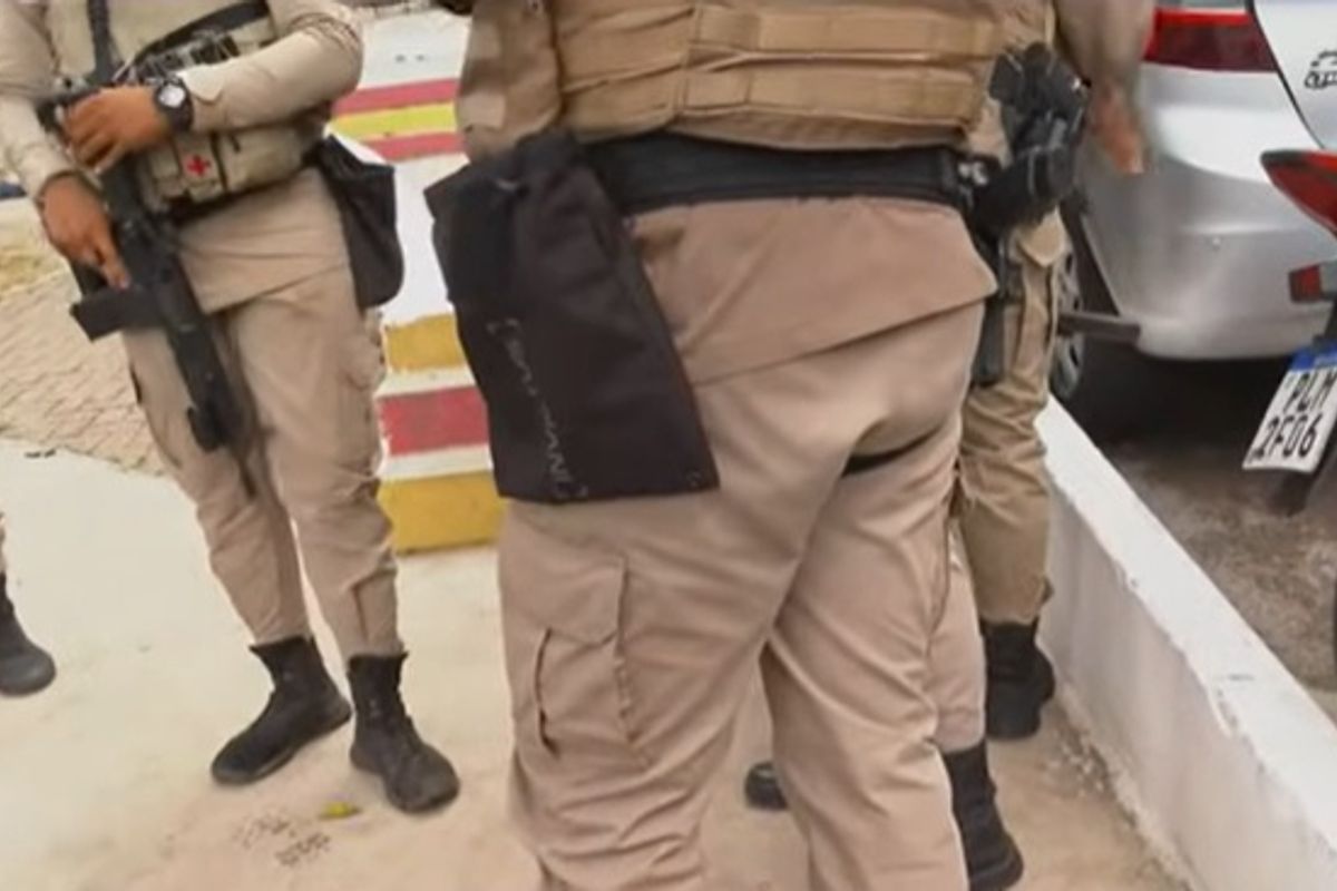 PMs prendem homem na Gamboa. Foto: Reprodu&ccedil;&atilde;o | V&iacute;deo