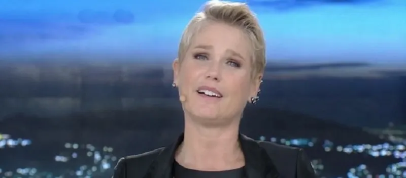DODÓI: Xuxa Meneghel é picada por abelha e pede ajuda nas redes sociais