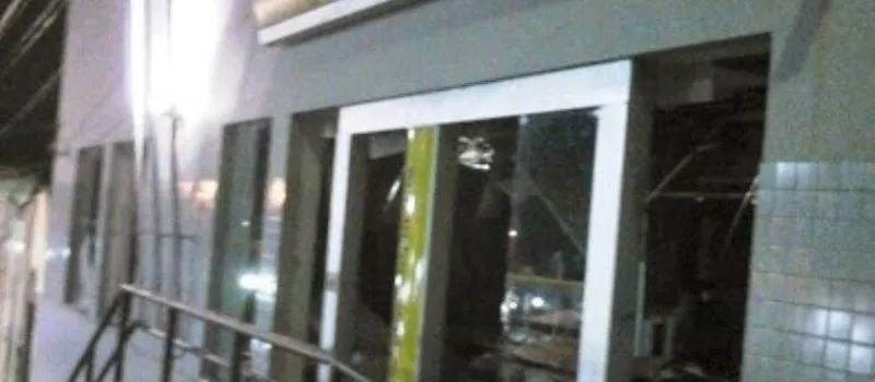 INTERIOR: Bandidos invadem banco, fazem funcionário de refém e incendeiam veículo em Brejões