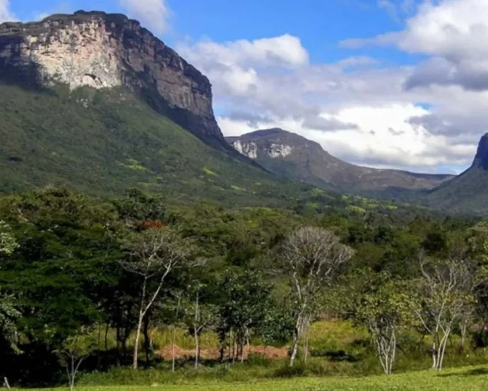 Vale Do Capao Na Chapada Diamantina Foto Reproducao Wikipedia 1000x561