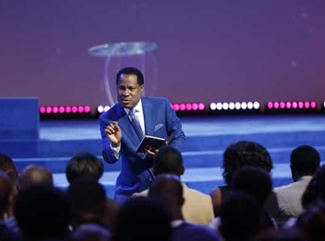 Pastor Chris Oyakhilome Participa De Cruzada De Cura Com Transmiss&atilde;o Global 2