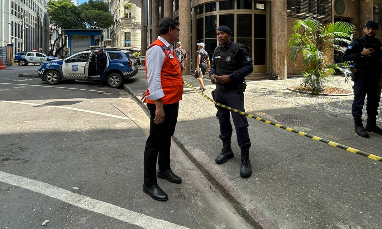 Casarão no Comércio volta a pegar fogo após recentes episódios de incêndio.Foto: Defesa Civil