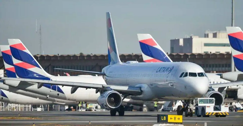 Latam e Gol cancelam voos para Argentina por greve em aeroportos do país