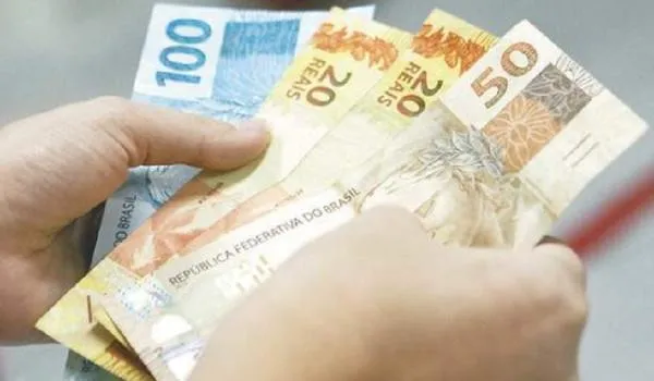 Prazo para o pagamento da primeira parcela do 13º salário termina nesta segunda-feira
