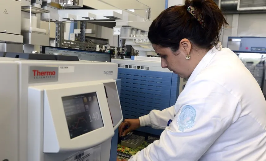 Mais de 5 mil bolsas de pós-graduação serão cortadas ainda este ano