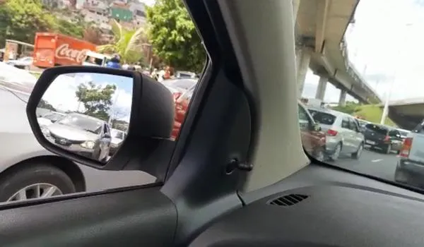 Idosa morre após ser atropelada por caminhão guincho em Salvador; veículo ainda bateu em outro