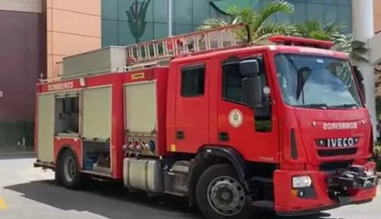Incêndio em restaurante assusta clientes de shopping de Salvador; veja vídeos