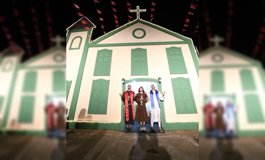 Padres ‘gatos’ fazem sucesso com mulheres e casais no Galinho; veja fotos