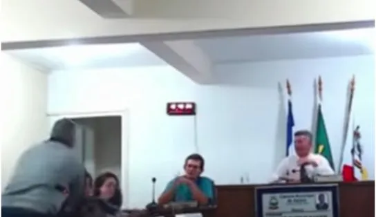 Nada de paz e amor! Briga entre vereadores interrompe sessão em Câmara; assista