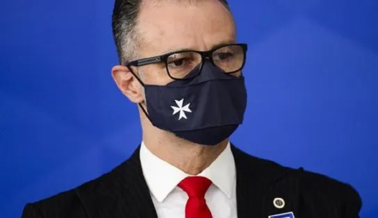 Presidente da Anvisa confirma que houve reunião para tentar mudar bula da cloroquina