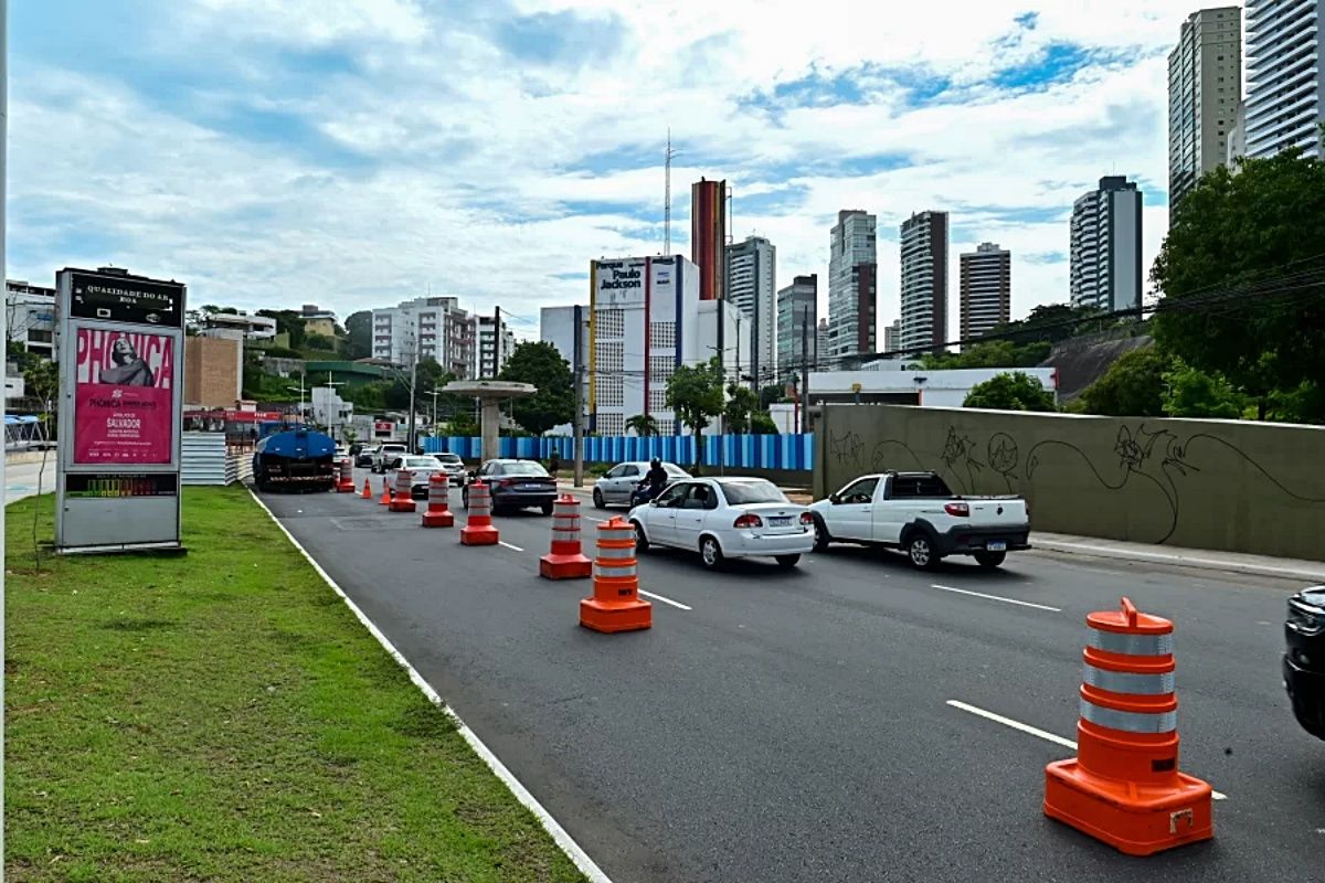 Trecho da Rua Lucaia &eacute; bloqueado temporariamente na madrugada desta quinta. Foto: Jefferson Peixoto/Secom PMS