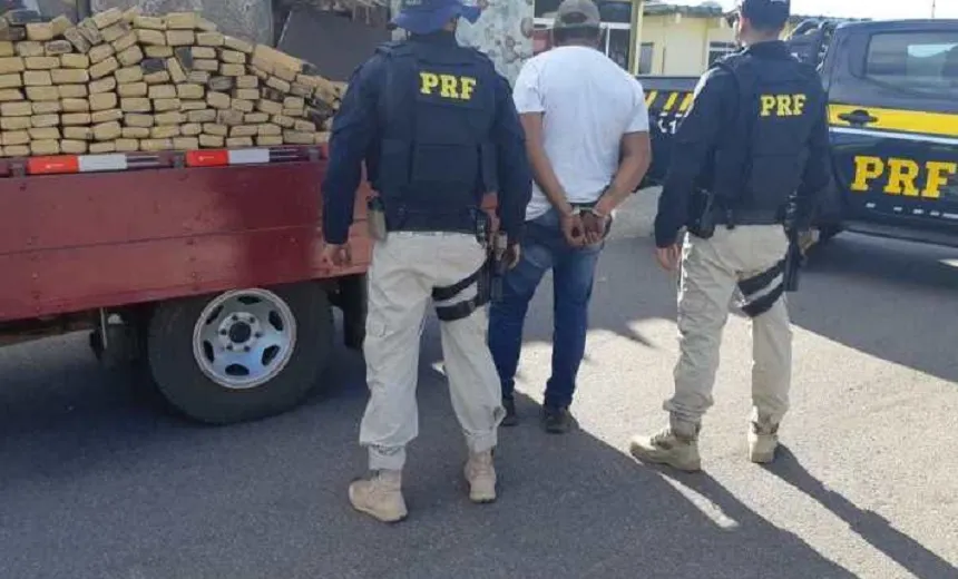 Durante fiscalização na BR 407, PRF apreende 200 kg de drogas em caminhonete