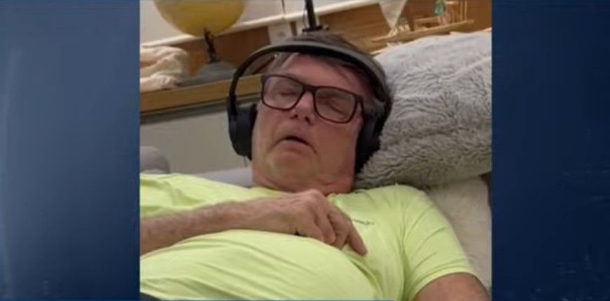 Bolsonaro pode passar por avalia&ccedil;&atilde;o m&eacute;dica ap&oacute;s nova crise de solu&ccedil;os. | Foto: Reprodu&ccedil;&atilde;o SBT News 