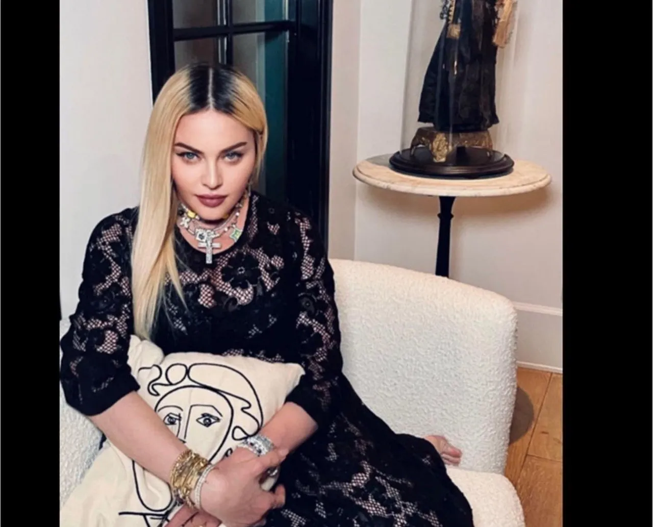 Madonna é internada com infecção bacteriana e adia turnê