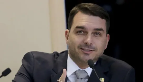 'Pensar em matar alguém não é crime', diz Flávio Bolsonaro sobre plano contra Lula