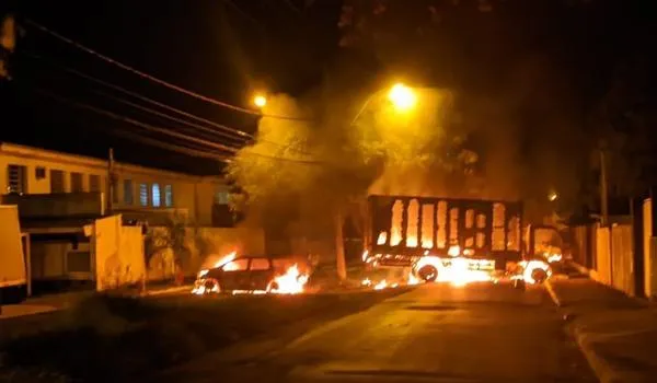 Uma hora de terror: grupo armado com fuzis atacam bancos e trocam tiros com a polícia em São Paulo