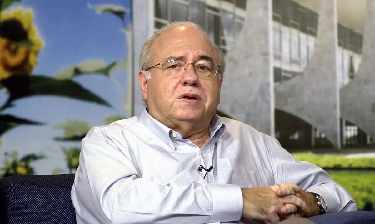 Autor de “O Analista de Bagé” e “Comédias da Vida Privada”, Luis Fernando Verissimo está na UTI para tratar uma pneumonia. Foto: Agência Brasil