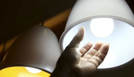 Bandeira vermelha manterá conta de luz mais cara em agosto 