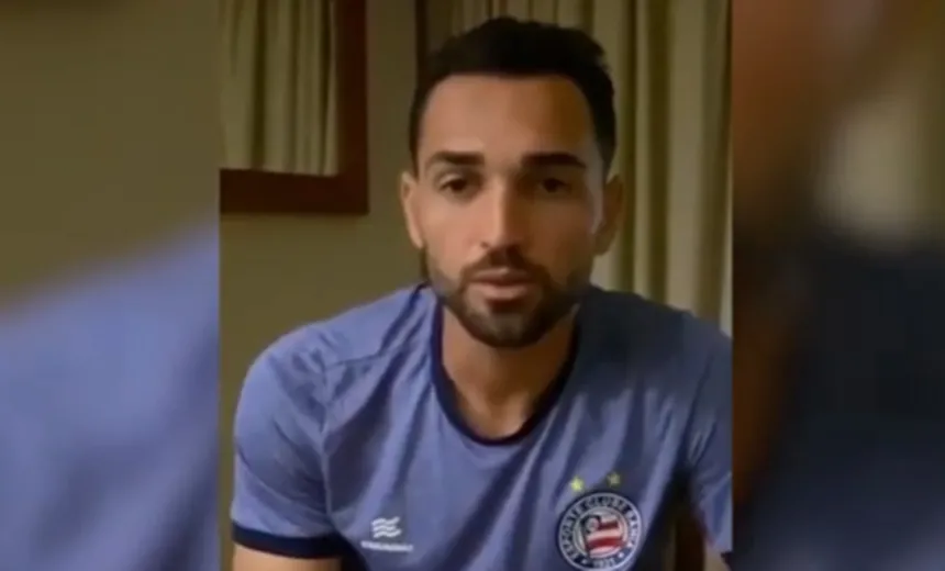 "Sei que errei": Gilberto pede desculpas após dizer que deseja jogar no Flamengo; veja vídeo