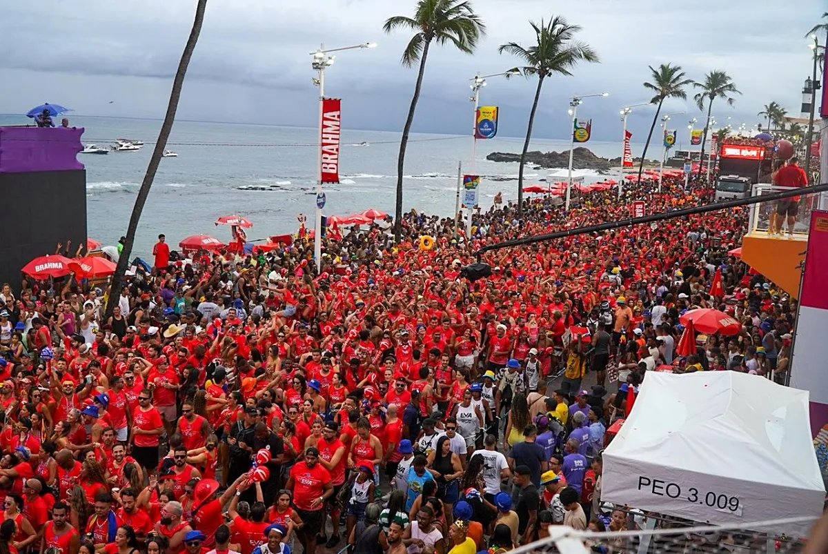 Sábado de Carnaval: Circuito Barra-Ondina tem mais que o dobro de foliões em relação ao Centro