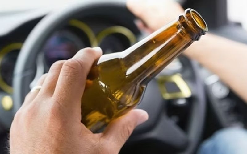A embriaguez ao volante n&atilde;o coloca em risco apenas quem dirige, mas tamb&eacute;m passageiros, pedestres e trabalhadores das rodovias/Foto: Reprodu&ccedil;&atilde;o&nbsp;