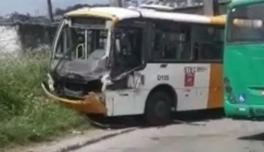 Quatro pessoas ficam feridas em acidente envolvendo ônibus no Cabula VI