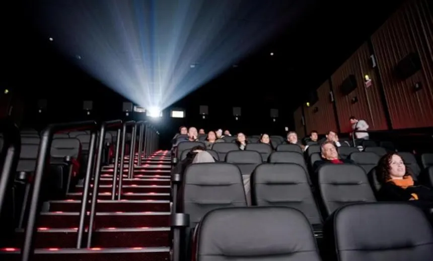 Cinemas brasileiros têm até janeiro para garantir acessibilidade a cegos e surdos; saiba mais