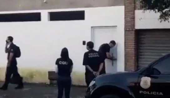 Polícia Federal cumpre mandado no município de Candeias nesta sexta-feira; residência do prefeito é alvo da operação