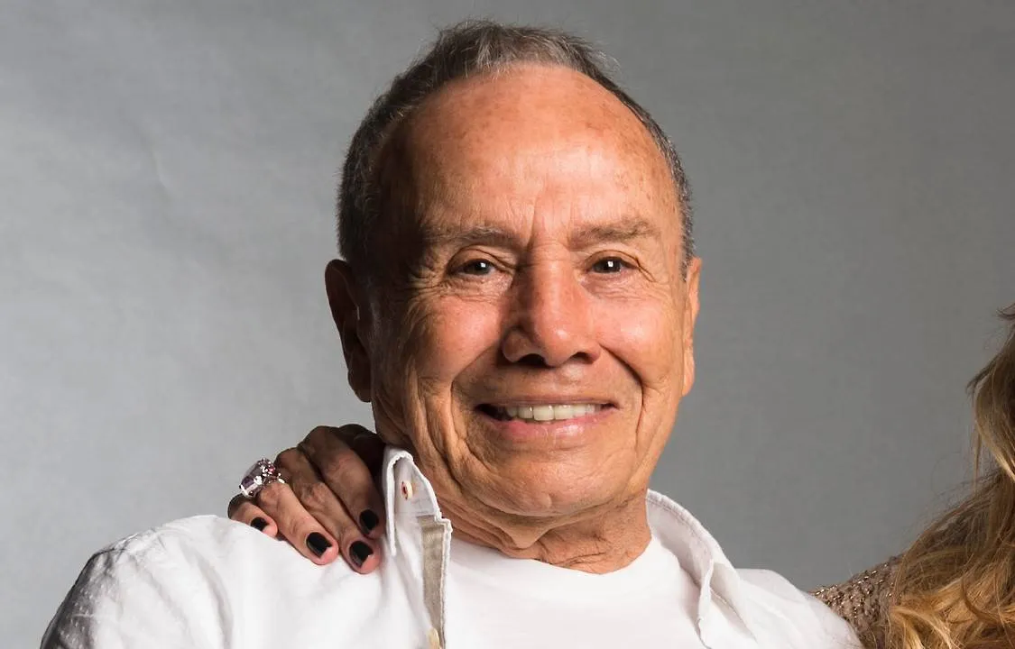 Stenio Garcia, de 91 anos, é internado com quadro de infecção generalizada