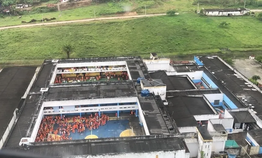 Drogas, facas e celulares são apreendidos durante operação em presídio de Itabuna