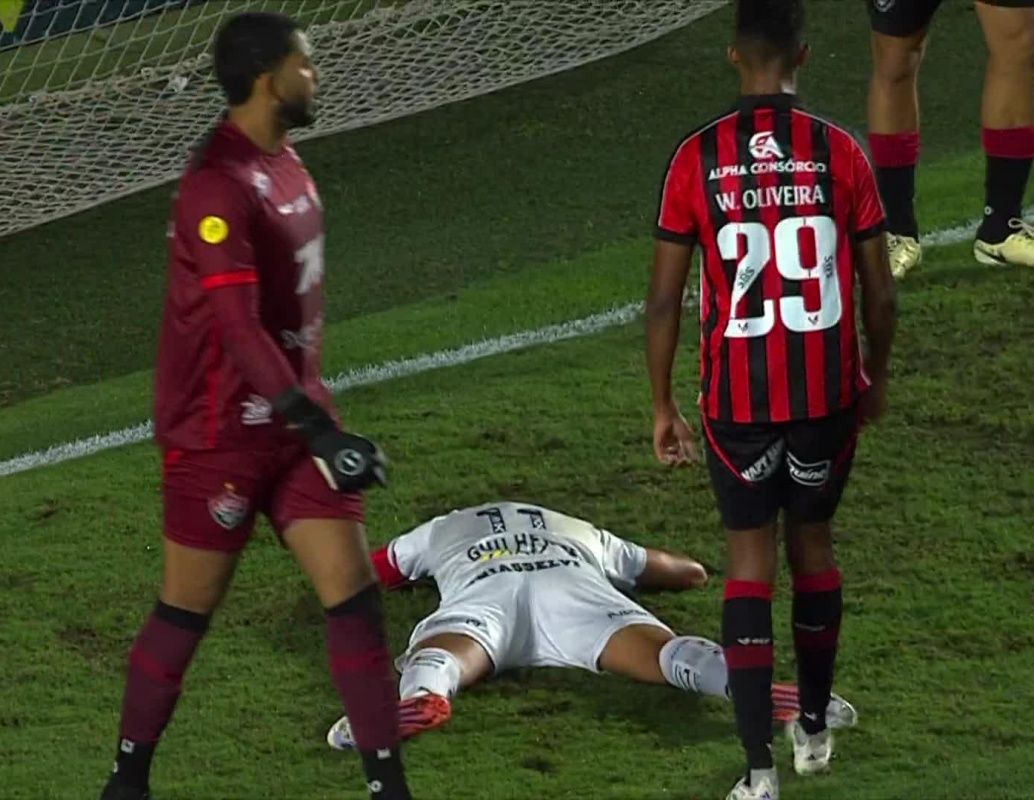 O Santos tem mais chances de rebaixamento que o Vitória, segundo a UFMG. Foto: Reprodução/GE