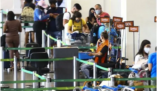 Anvisa decide retomar obrigatoriedade do uso de máscaras em aeroportos e aviões no Brasil