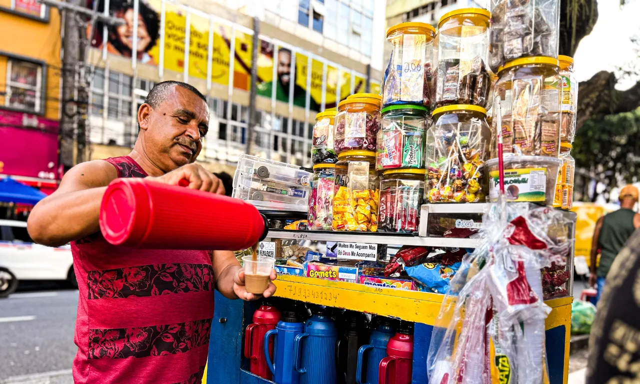 'Cafezinho': tradição resiste à modernização e abandono do ofício em Salvador