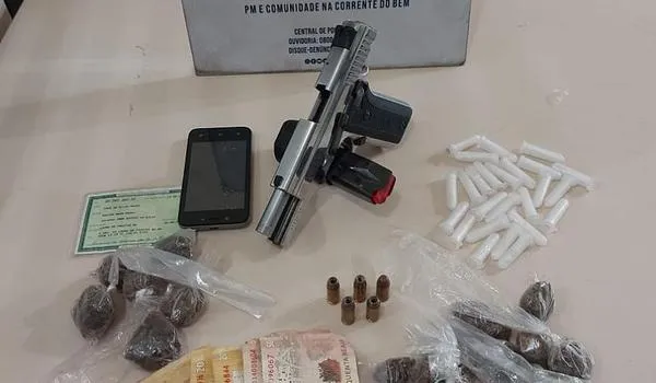 Polícia apreende pistola e drogas com traficantes em Lauro de Freitas; criminoso morreu em confronto