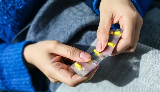 Ministério da Saúde recebe 50 mil doses de antiviral para tratamento contra Covid-19 