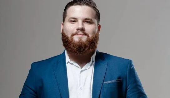 Cantor gospel de 23 anos, Esdras Gondim morre vítima da Covid-19