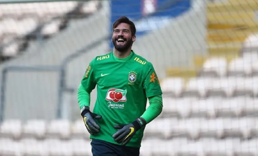 Em premiação da Fifa, Alisson é eleito o melhor goleiro do mundo