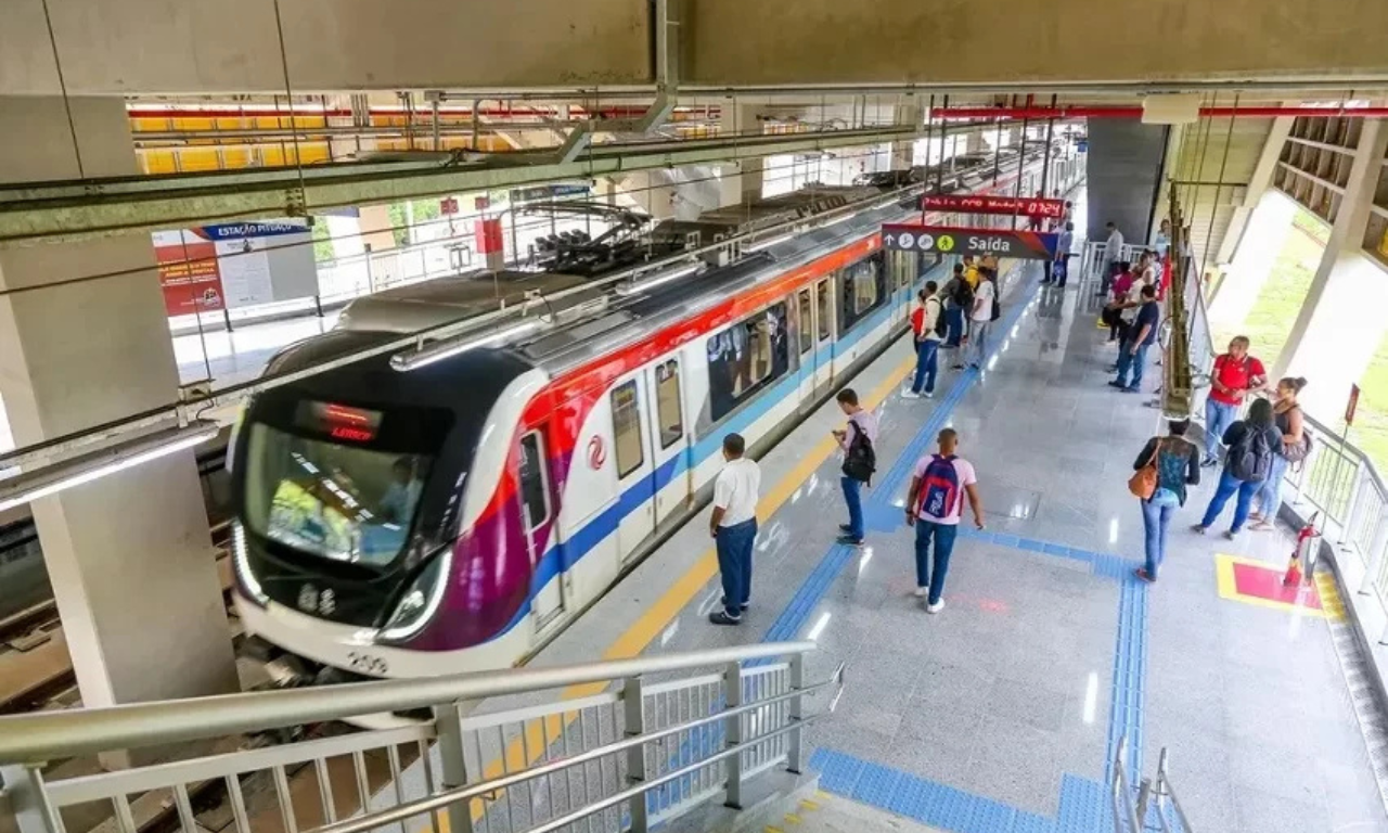 Homens se envolvem em briga dentro de vagão na Estação Mussurunga. Foto: Divulgação | CCR Metrô