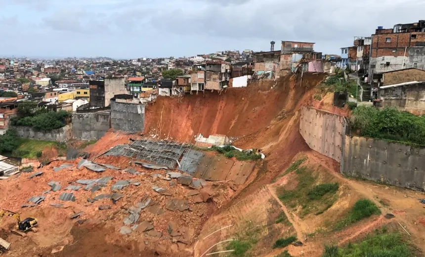 "Cena que choca a todos", diz Neto sobre acidente com cinco casas na Fazenda Grande