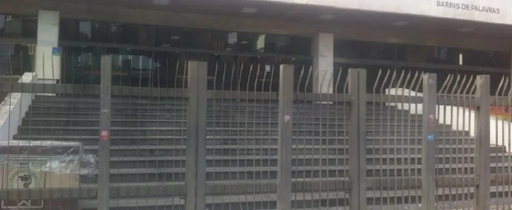 SEM LEITURA, SEM PALAVRAS: Por falta de pagamento a vigilantes, biblioteca pública é fechada em Salvador
