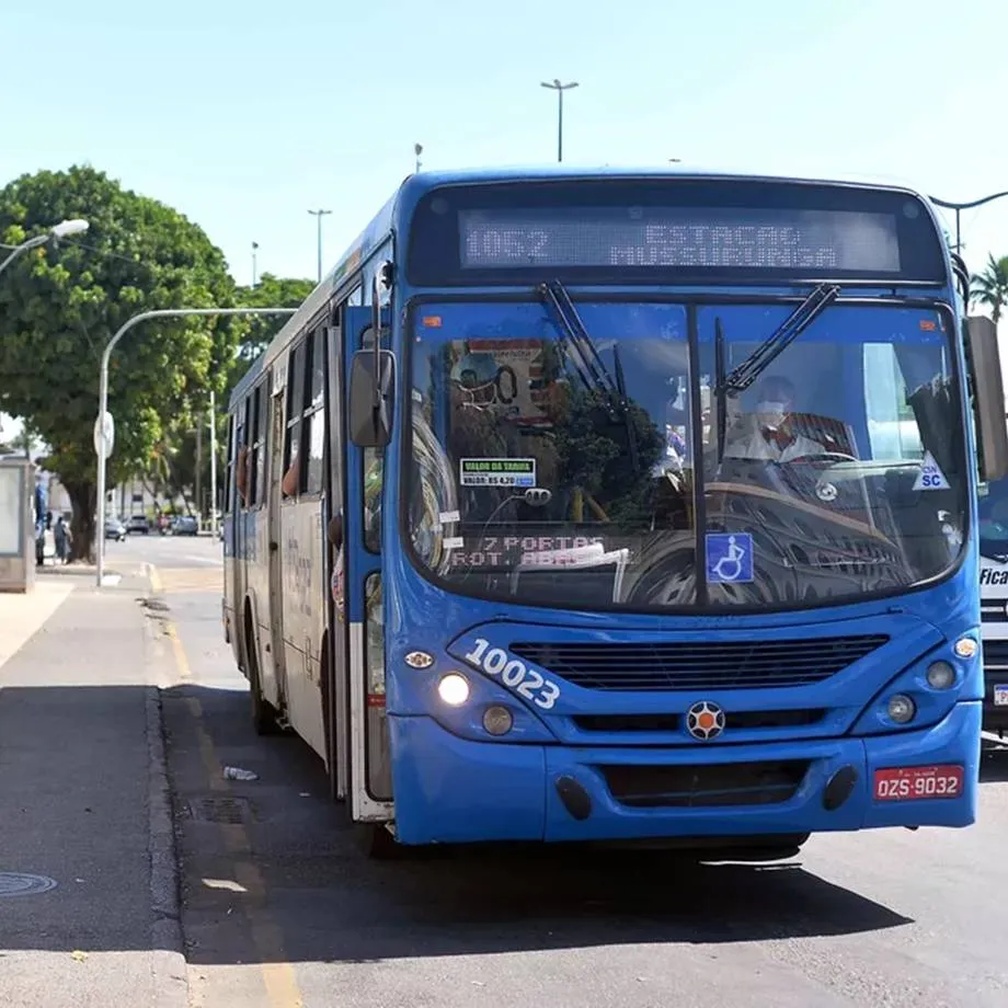 Ônibus operam normalmente nesta quinta-feira, garante secretário