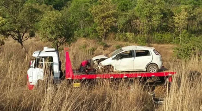 Um homem morre e duas pessoas ficam feridas após acidente na BR-020