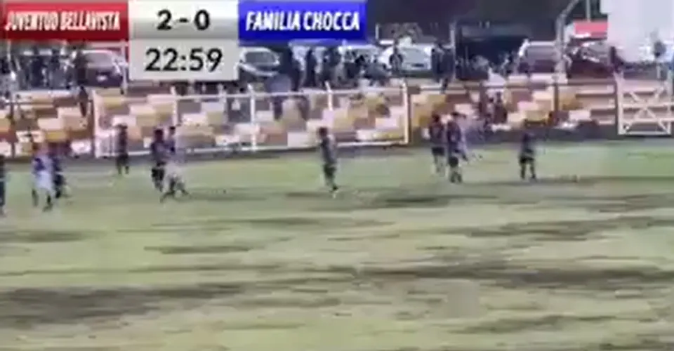VÍDEO: jogador peruano morre após ser atingido por raio durante partida de futebol