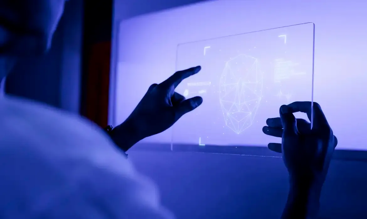 Tablet Digital Transparente| Foto: Ilustração Freepick
