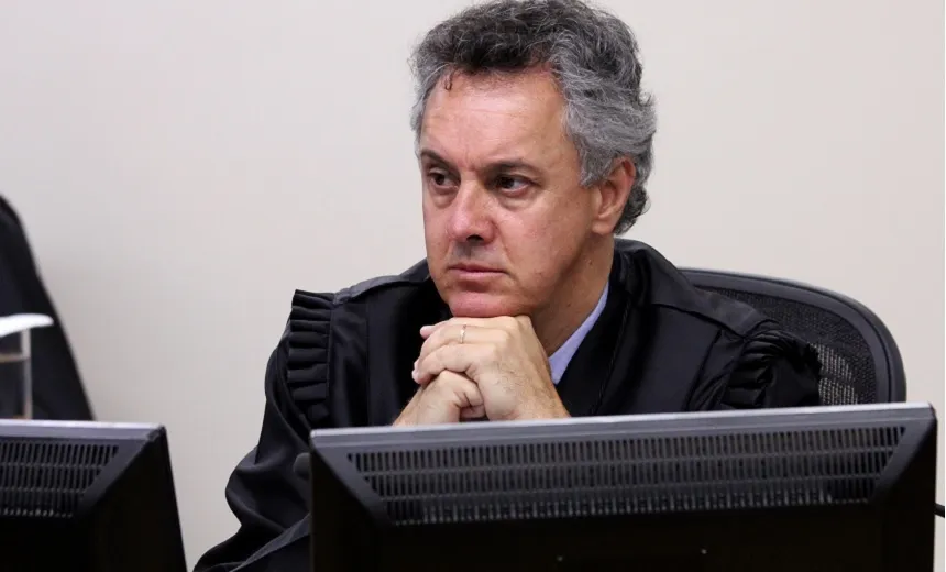 JULGAMENTO NO TRF4: Lula deu “amplo apoio” a desvios na Petrobras, diz relator