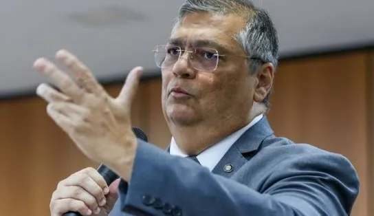 Dino libera emendas de saúde para garantir piso constitucional e exige transparência sobre autores
