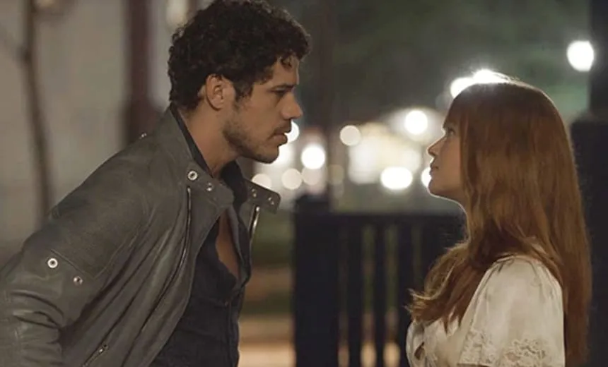 Em clima pesado, Marina teria chamado Loreto de ‘covarde’ nos bastidores da novela